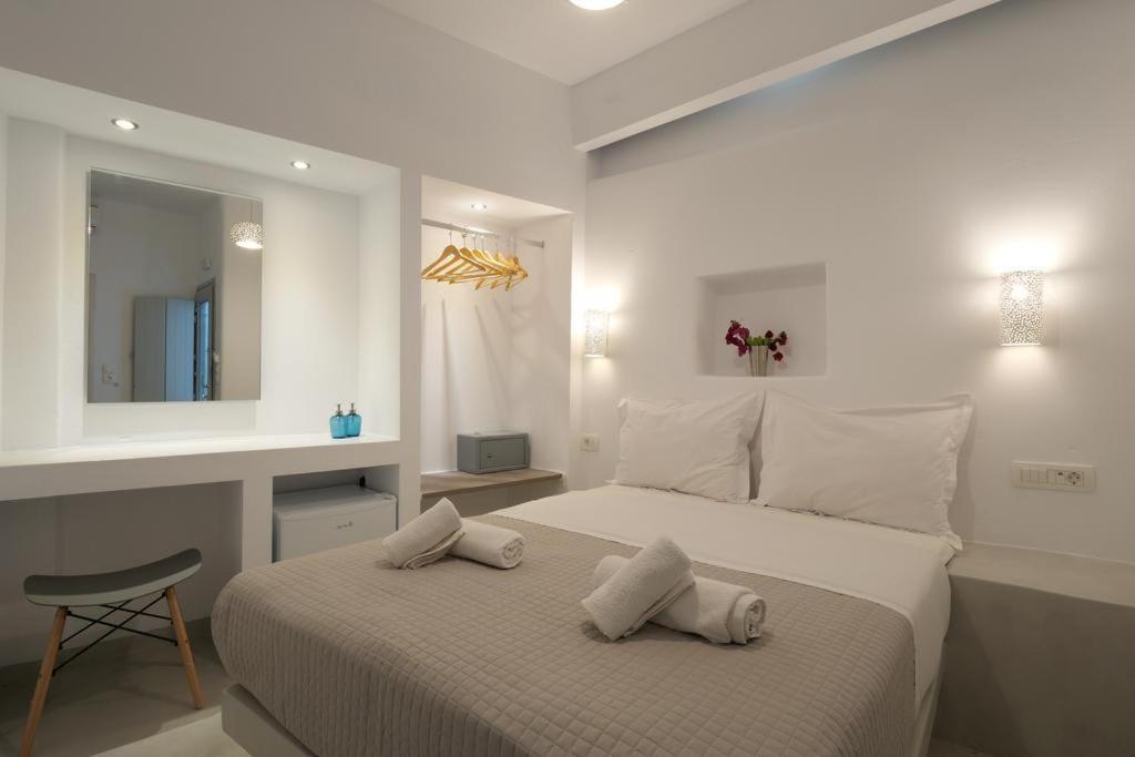 Fira Center Freedom Rooms Exterior photo