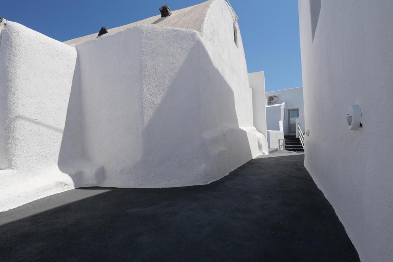 Fira Center Freedom Rooms Exterior photo